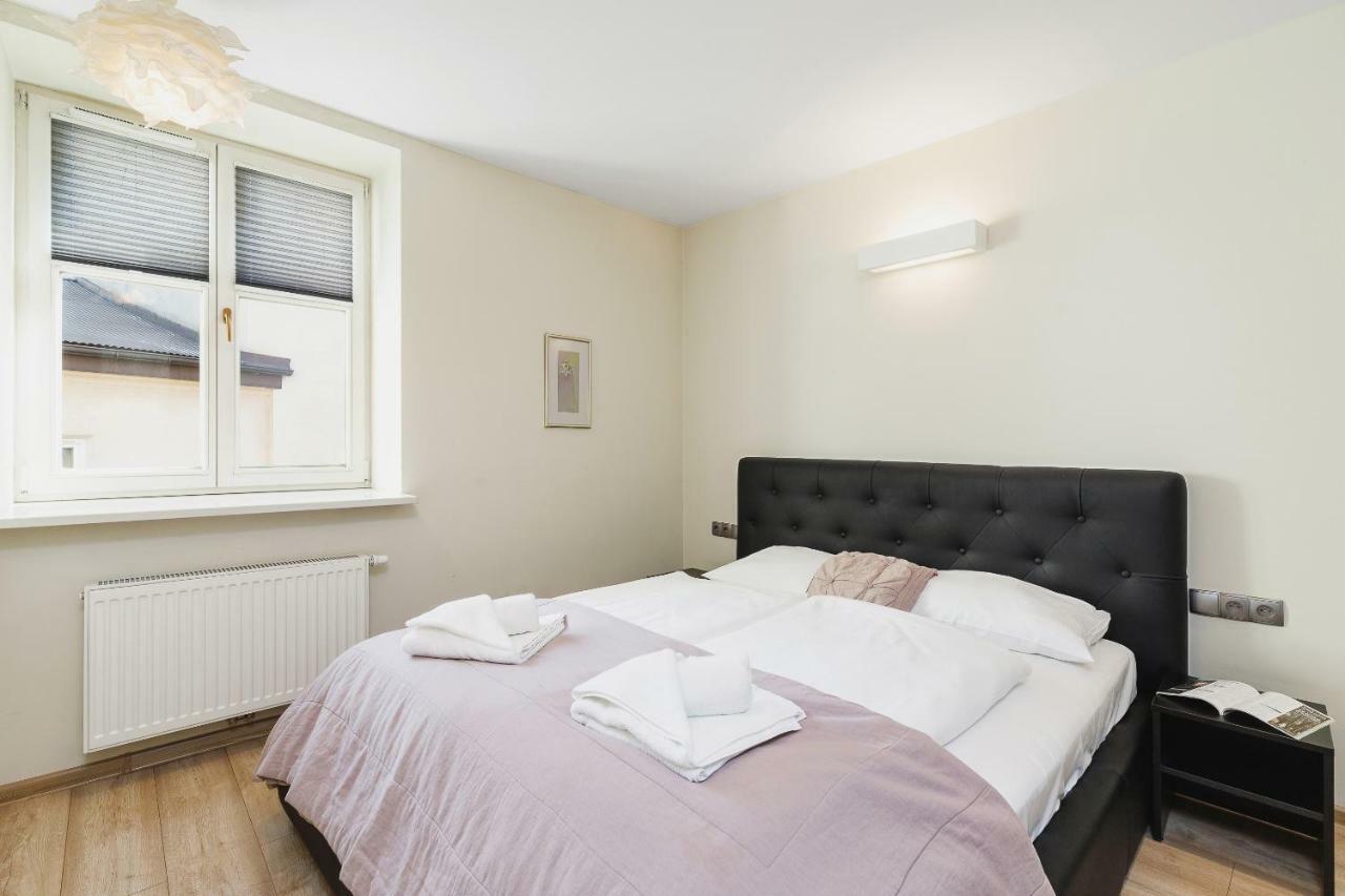 Apartments Cracow Miodowa By Renters Краков Экстерьер фото