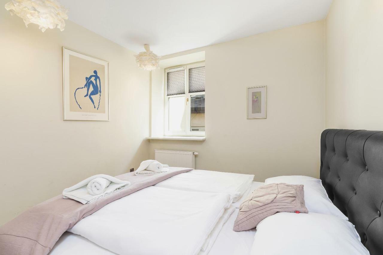 Apartments Cracow Miodowa By Renters Краков Экстерьер фото